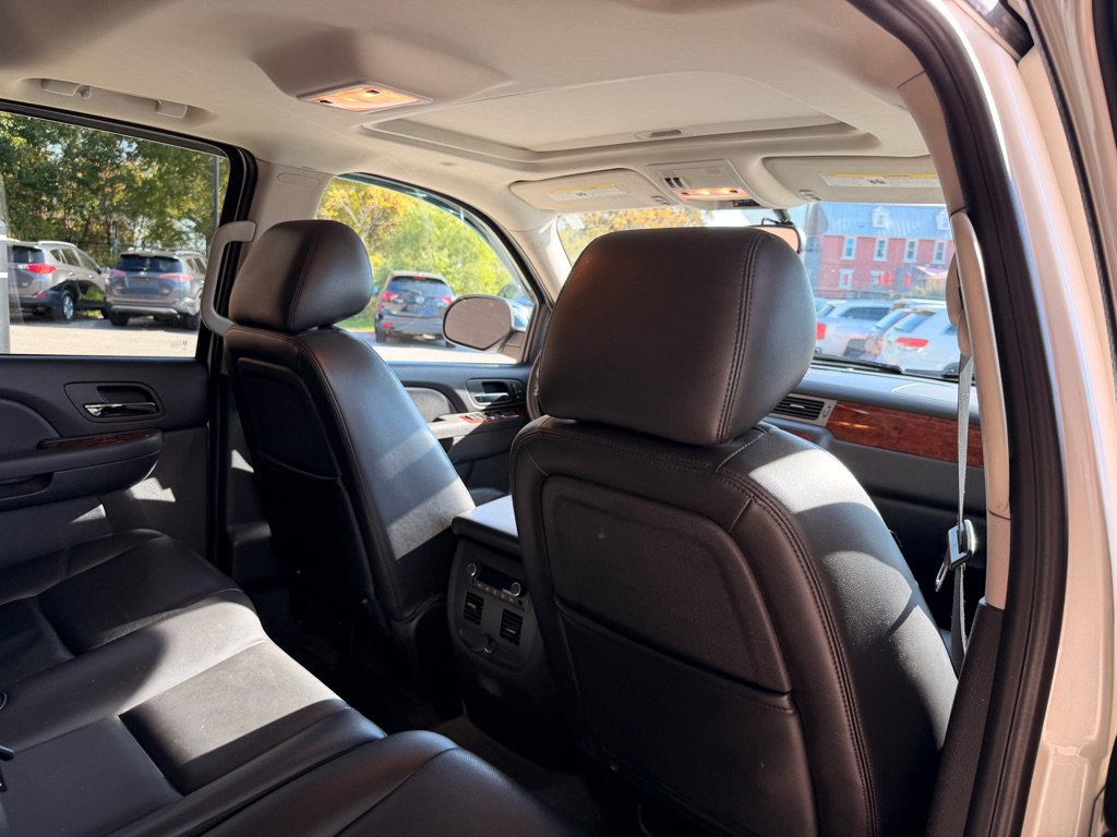Used 2010 Chevrolet Avalanche LTZ AWD/4WD image 14
