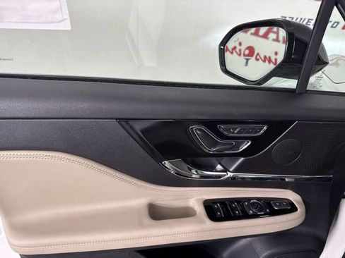 New 2026 Lincoln Corsair Premiere image 16