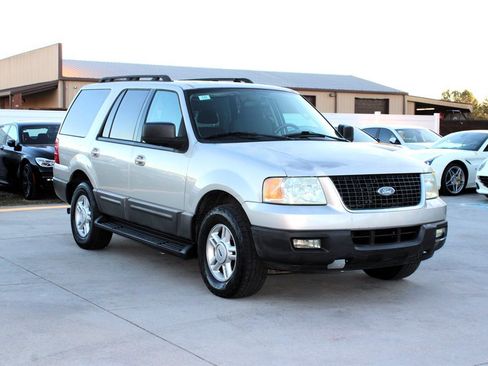 Used 2005 Ford Expedition XLT image 9