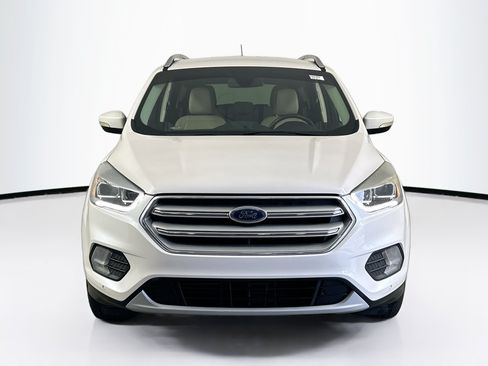 Used 2019 Ford Escape Titanium w/ U0J03 - Titanium Tow Package FWD image 2