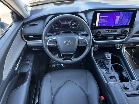 Used 2024 Toyota Grand Highlander Platinum image 24