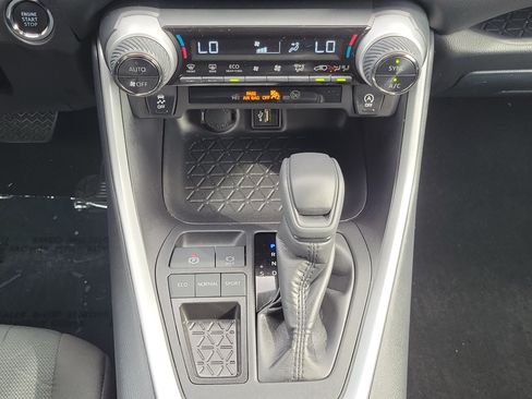 Used 2025 Toyota RAV4 XLE w/ Convenience Package FWD image 17
