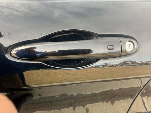 Used 2018 Jeep Cherokee Limited image 30