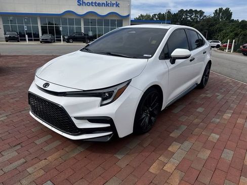 Used 2023 Toyota Corolla XSE FWD image 4