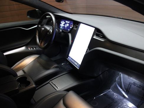 Used 2020 Tesla Model S Performance image 40