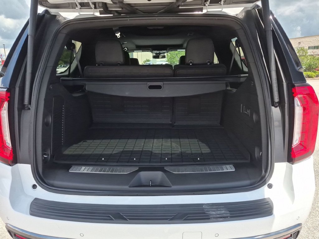 Used 2024 GMC Yukon XL AT4 w/ Technology Package AWD/4WD image 29