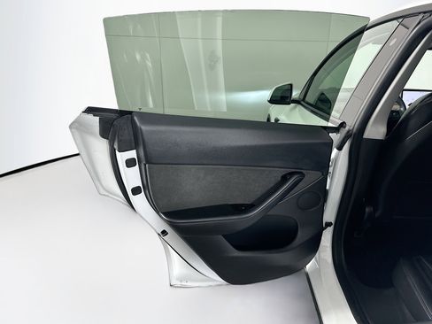 Used 2020 Tesla Model Y Long Range image 24