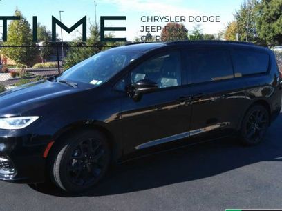 Used 2025 Chrysler Pacifica Limited