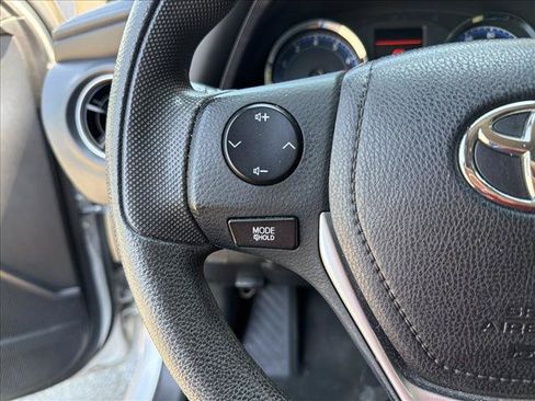 Used 2018 Toyota Corolla LE FWD image 17