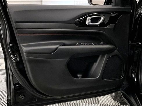 Used 2022 Jeep Compass Trailhawk image 17