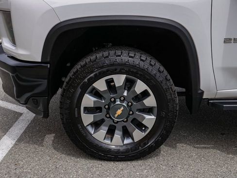 Used 2022 Chevrolet Silverado 2500 Custom w/ Custom Value Package AWD/4WD image 11