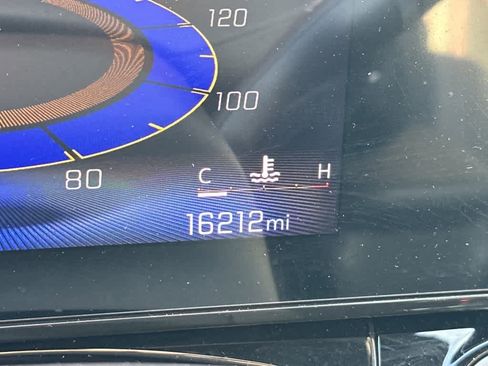 Used 2025 Chevrolet Trax RS w/ Sunroof Package image 17