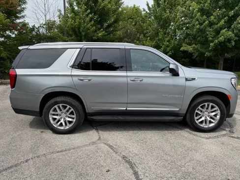 Used 2023 GMC Yukon SLT AWD/4WD image 2