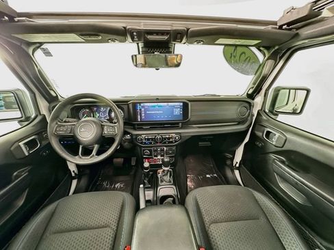 Used 2024 Jeep Wrangler Unlimited Rubicon 4xe w/ Technology Group AWD/4WD image 3