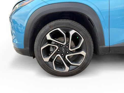 Used 2025 Chevrolet Trax RS w/ Sunroof Package FWD image 29