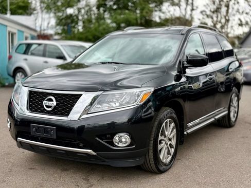 Used 2015 Nissan Pathfinder SL w/ Cargo Package AWD/4WD image 4