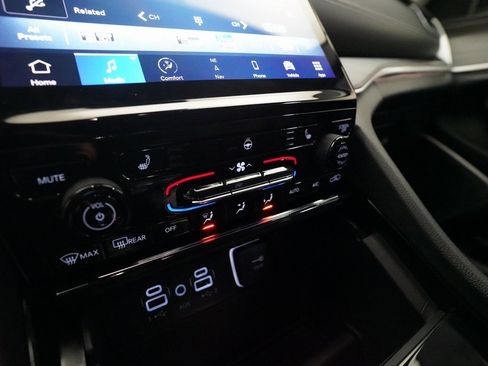 Used 2023 Jeep Grand Cherokee Limited w/ Black Appearance Package image 21