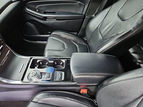 Used 2019 Ford Edge Titanium AWD/4WD image 25