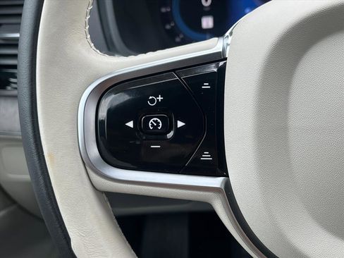 Used 2025 Volvo XC90 B6 Plus w/ Protection Package Premier image 18