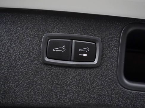 Used 2026 Porsche Macan AWD/4WD image 14
