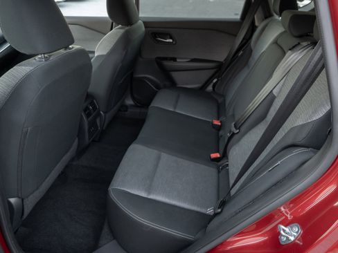 Used 2023 Nissan Rogue SV image 17