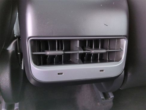 Used 2021 Tesla Model Y Long Range image 24