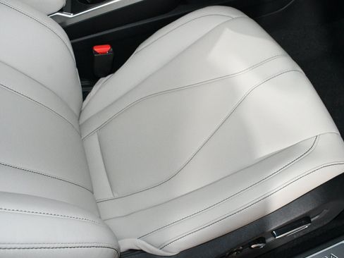 Used 2025 Acura RDX SH-AWD image 12