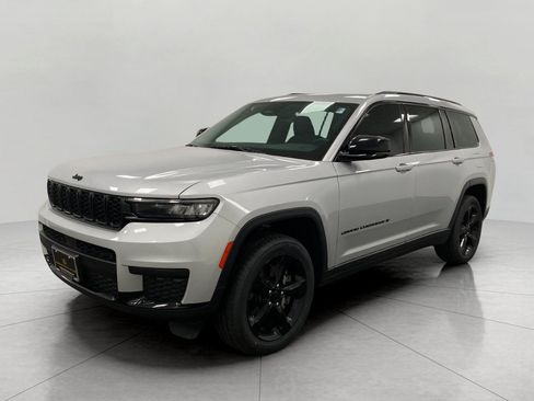 Used 2023 Jeep Grand Cherokee L Laredo AWD/4WD image 11