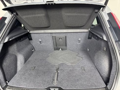 Certified 2025 Volvo XC40 B5 Plus AWD/4WD image 10