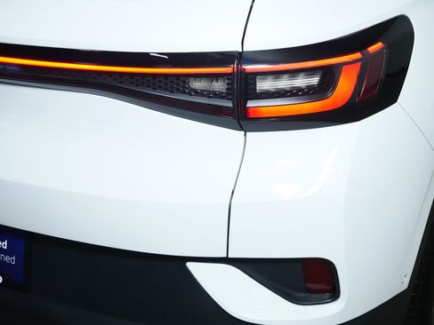 Used 2024 Volkswagen ID.4 Pro image 17