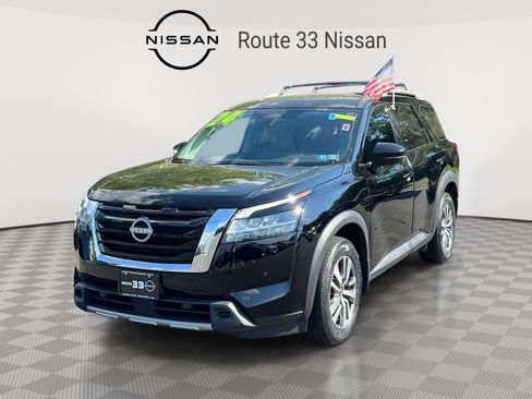 Used 2024 Nissan Pathfinder SL AWD/4WD image 2