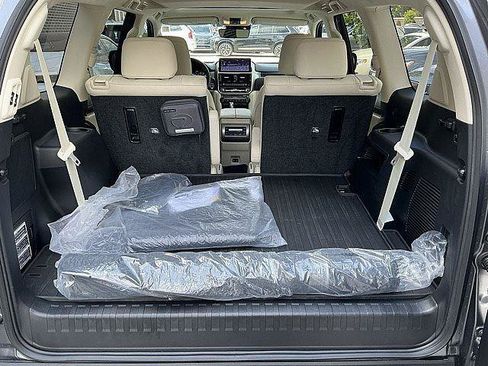 Used 2023 Lexus GX 460 Premium AWD/4WD image 18