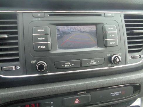 Used 2016 Kia Sedona L image 35