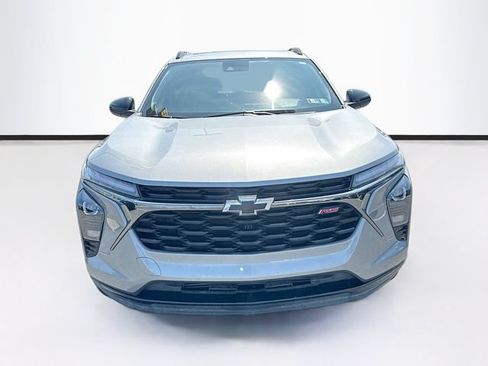 Used 2025 Chevrolet Trax RS w/ Sunroof Package FWD image 3