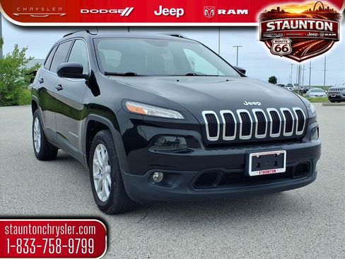 Used 2017 Jeep Cherokee Latitude FWD image 1