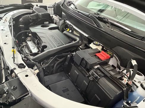Used 2026 Chevrolet Equinox LT w/ Safety and Technology Package FWD image 8