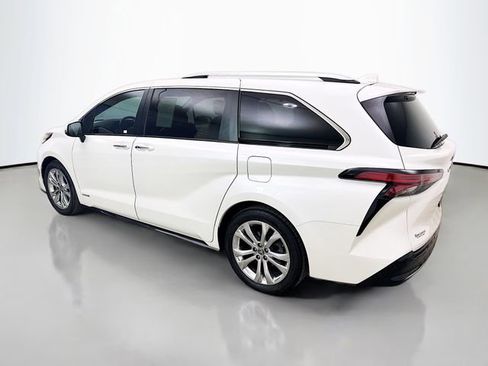Used 2021 Toyota Sienna Platinum image 5