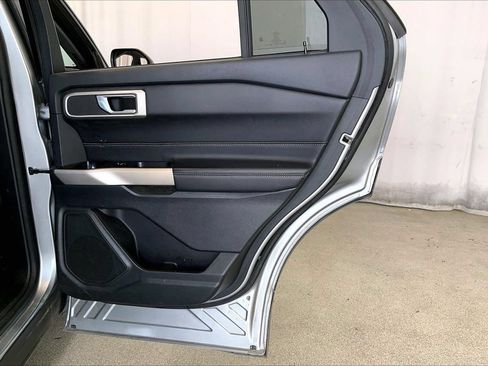 Used 2022 Ford Explorer XLT RWD image 23