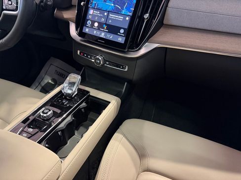 Used 2026 Volvo XC90 B5 Plus w/ Protection Package Premier AWD/4WD image 35