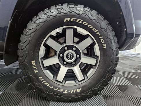 Used 2021 Toyota 4Runner TRD Off-Road Premium w/ Moonroof Package AWD/4WD image 5