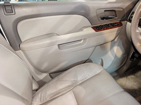 Used 2011 Chevrolet Tahoe LT image 32