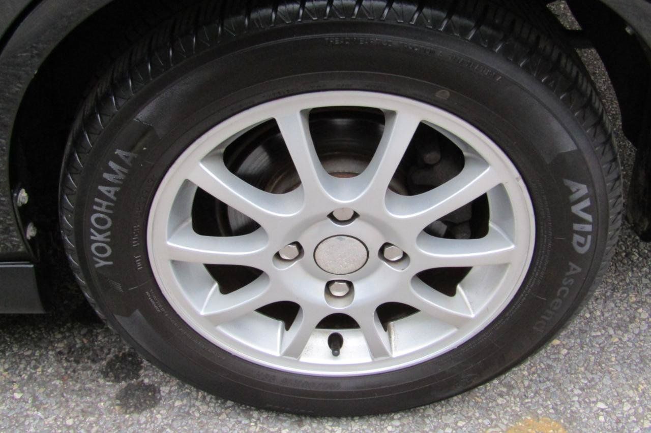 Used 2002 Volvo V40 FWD image 29