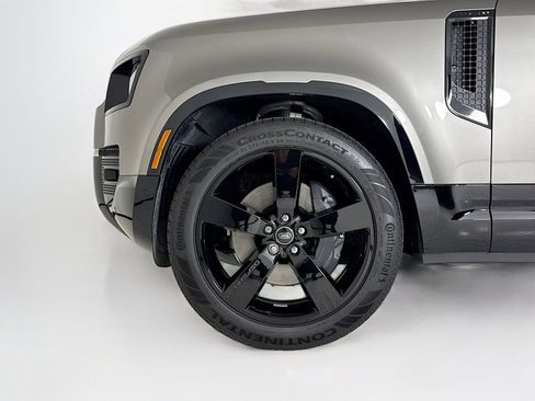 Used 2025 Land Rover Defender 110 X-Dynamic SE image 27