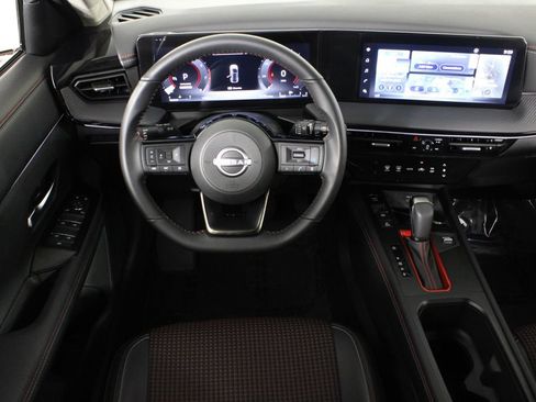 Certified 2025 Nissan Kicks SR FWD image 7