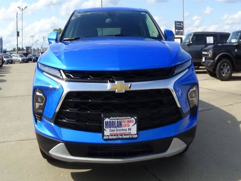 Used 2025 Chevrolet Blazer LT FWD image 3