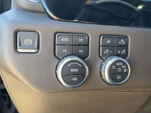 Used 2024 GMC Sierra 2500 SLT w/ SLT Premium Package image 30