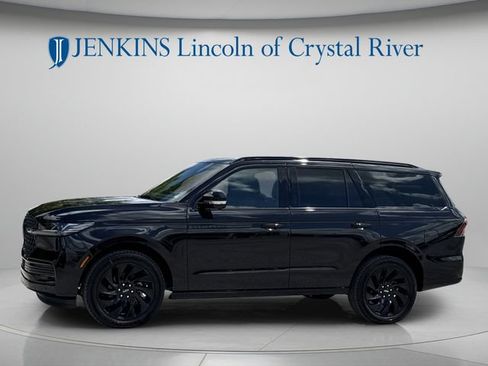 New 2026 Lincoln Navigator Reserve w/ Jet Appearance Package AWD/4WD image 10