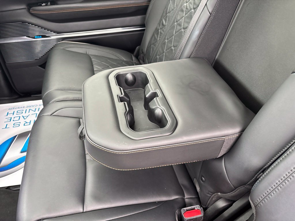 Used 2024 Jeep Grand Wagoneer Series III w/ Flexible Seating Group AWD/4WD image 43