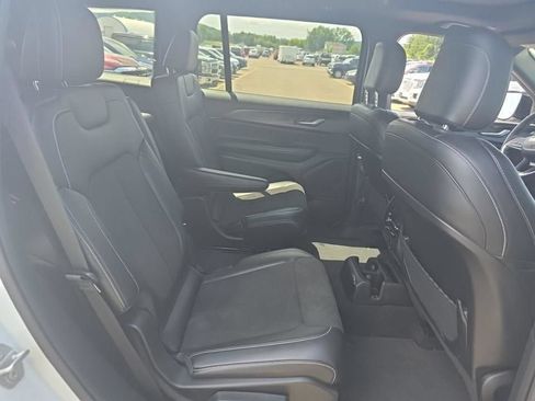 Used 2023 Jeep Grand Cherokee L Laredo AWD/4WD image 17