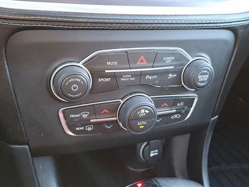 Used 2019 Dodge Charger SXT w/ Plus Group image 18
